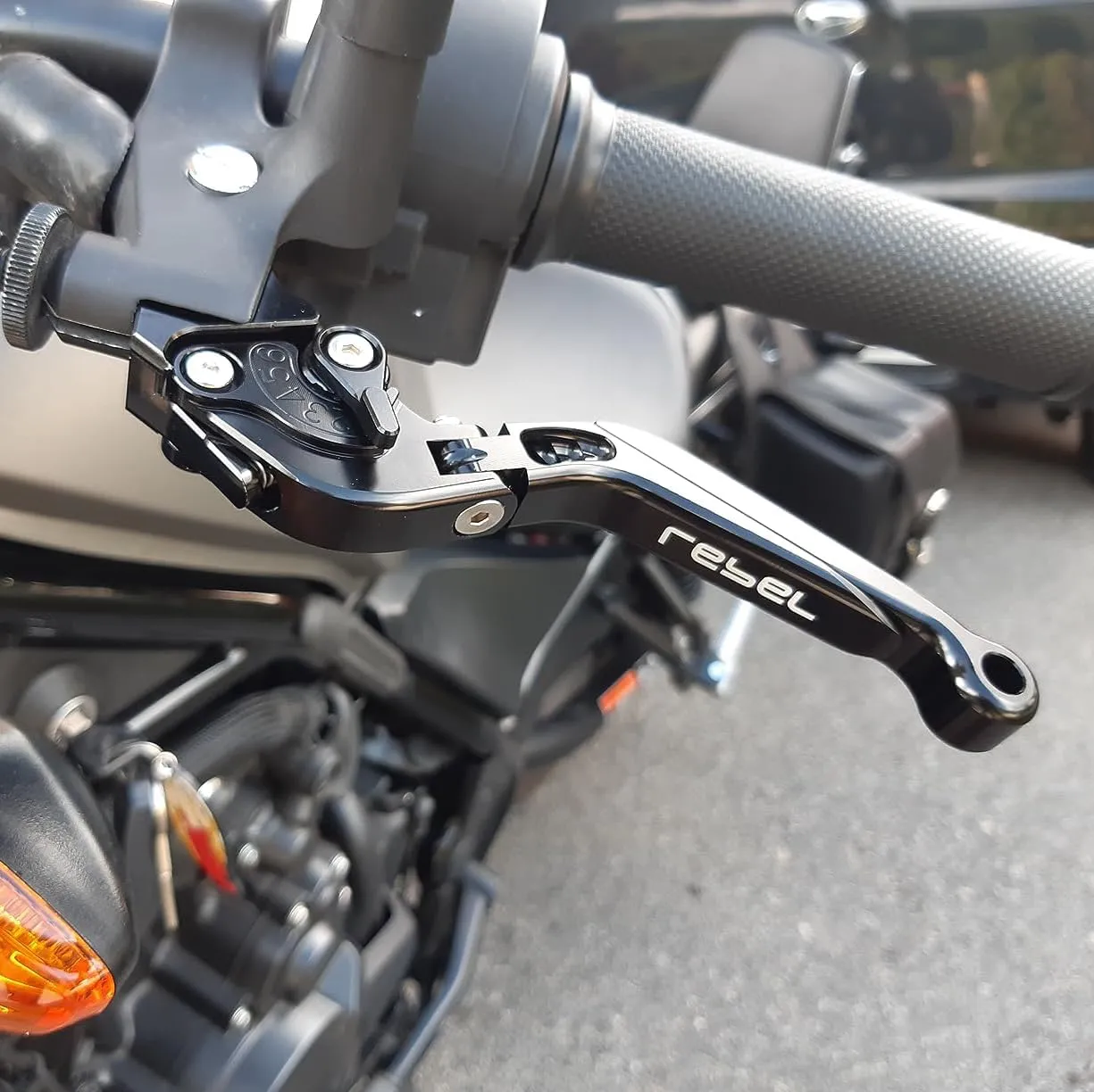 Foldable Retractable Brake Lever Clutch Lever for MV Agusta Superveloce 800 2023-2024, CNC Aluminum Alloy Made (Black)