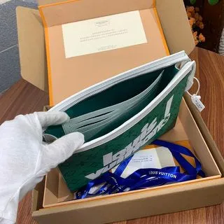 Louis Vuitton Pochette Voyage MM