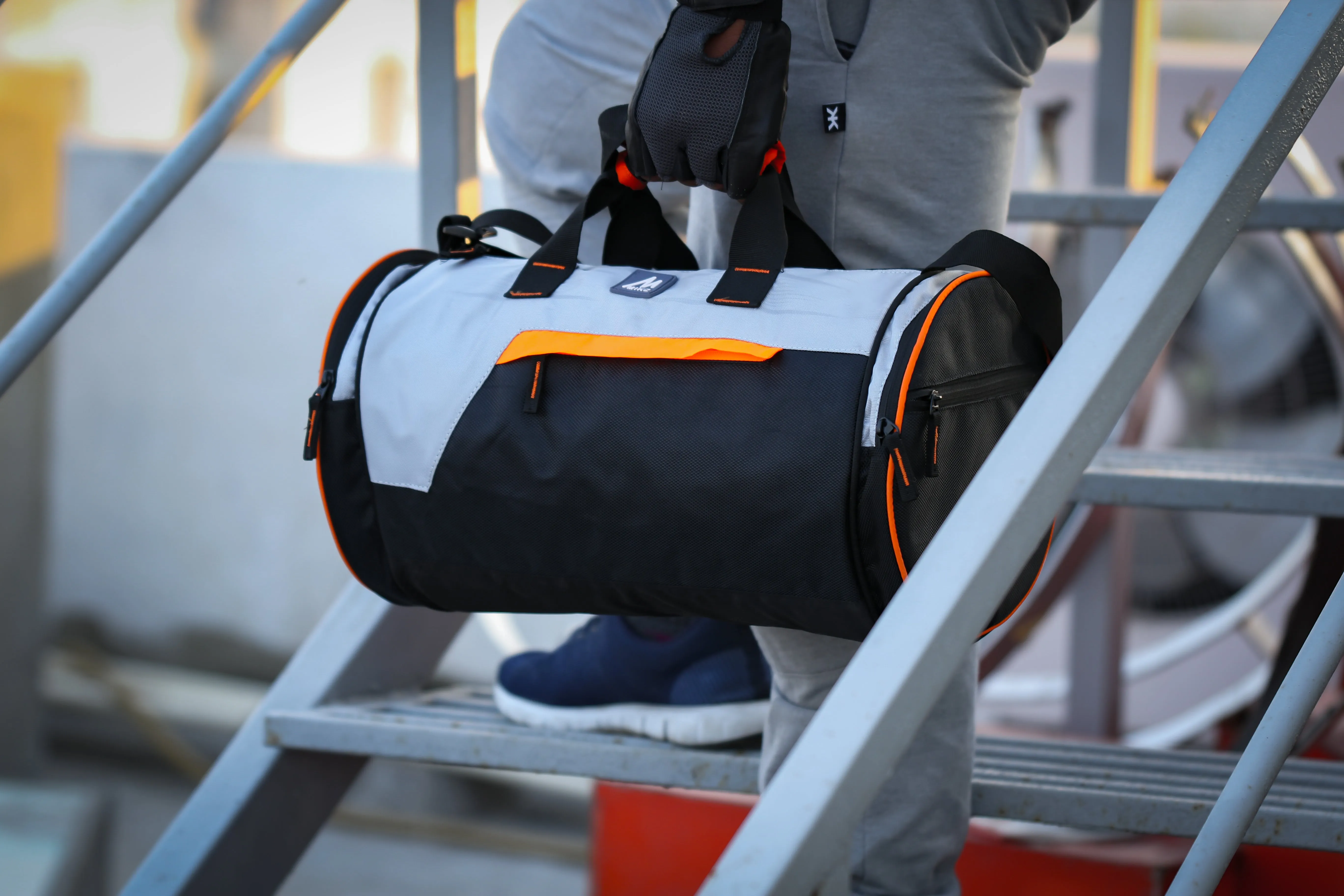 Mike dual tone gym bag - Grey & black