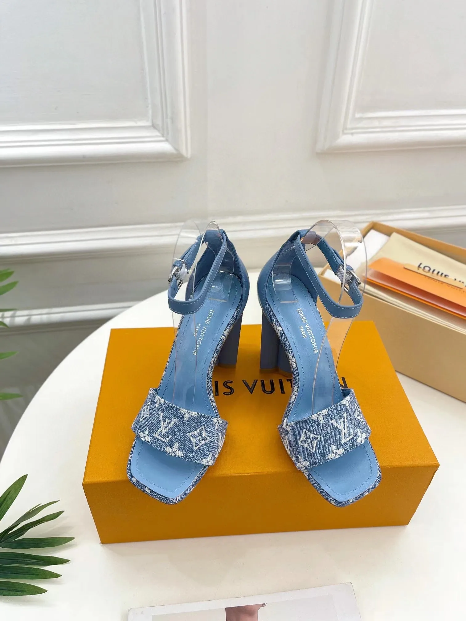 SE1046 Silhouette Sandal / Size5-10