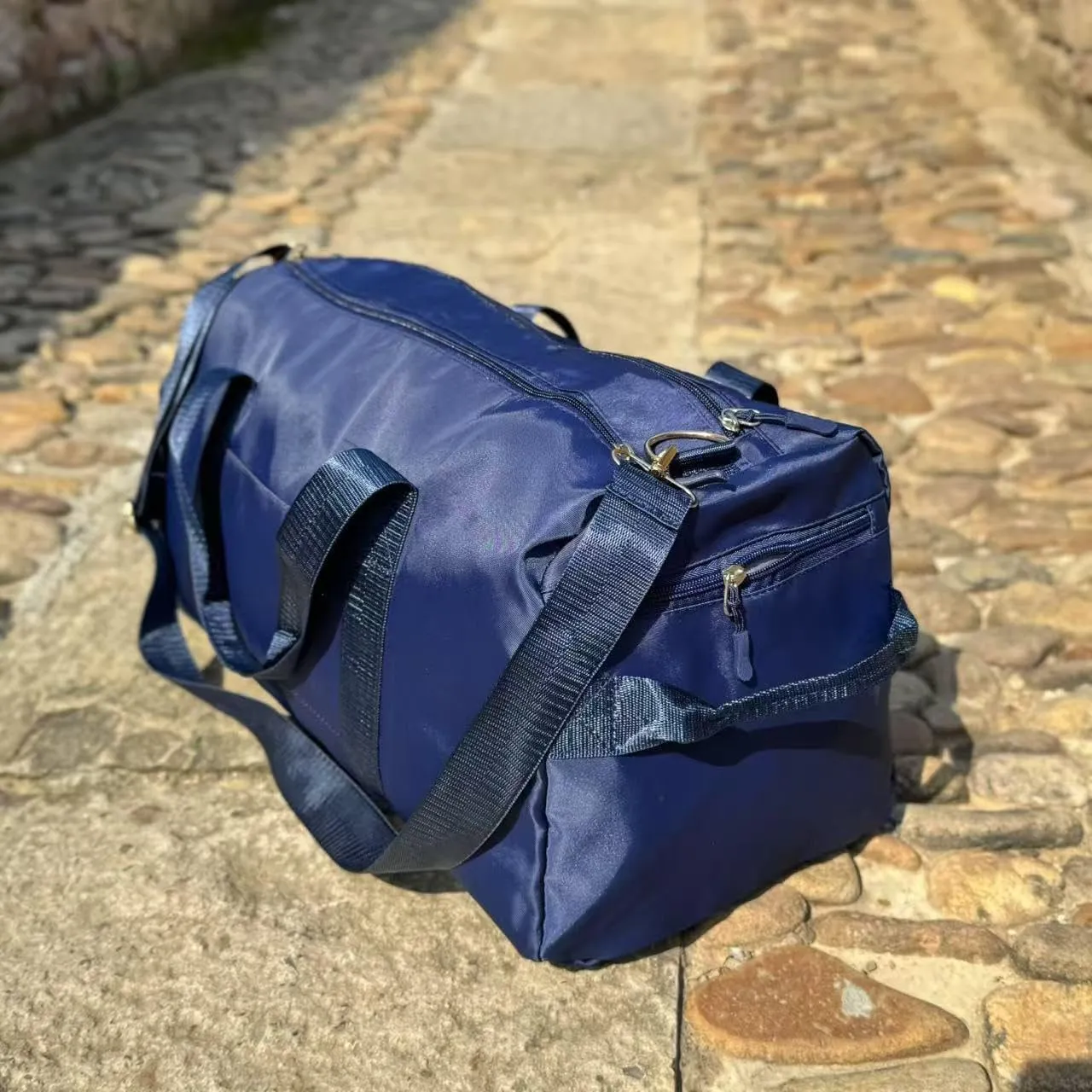 Sports Gym Bag with Wet Pocket & Shoes Compartment, Waterproof Shoulder Weekender Bag for Women and Men Lightweight Travel Duffel Tote